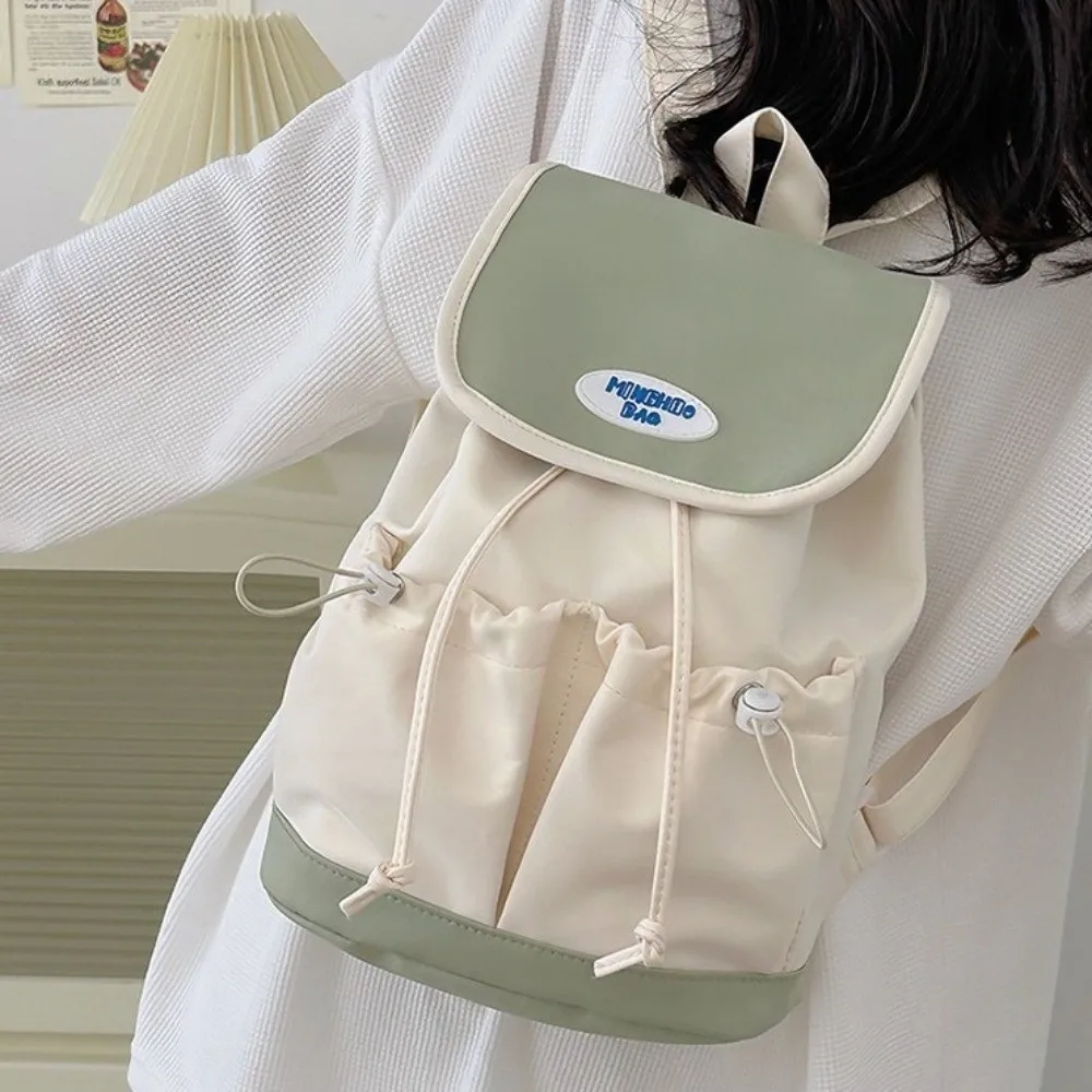 حقيبة ظهر بسيطة برباط من النايلون بسعة كبيرة على الطراز الكوري حقيبة كتف متعددة الجيوب حقيبة مدرسية ملونة للطلاب هدية