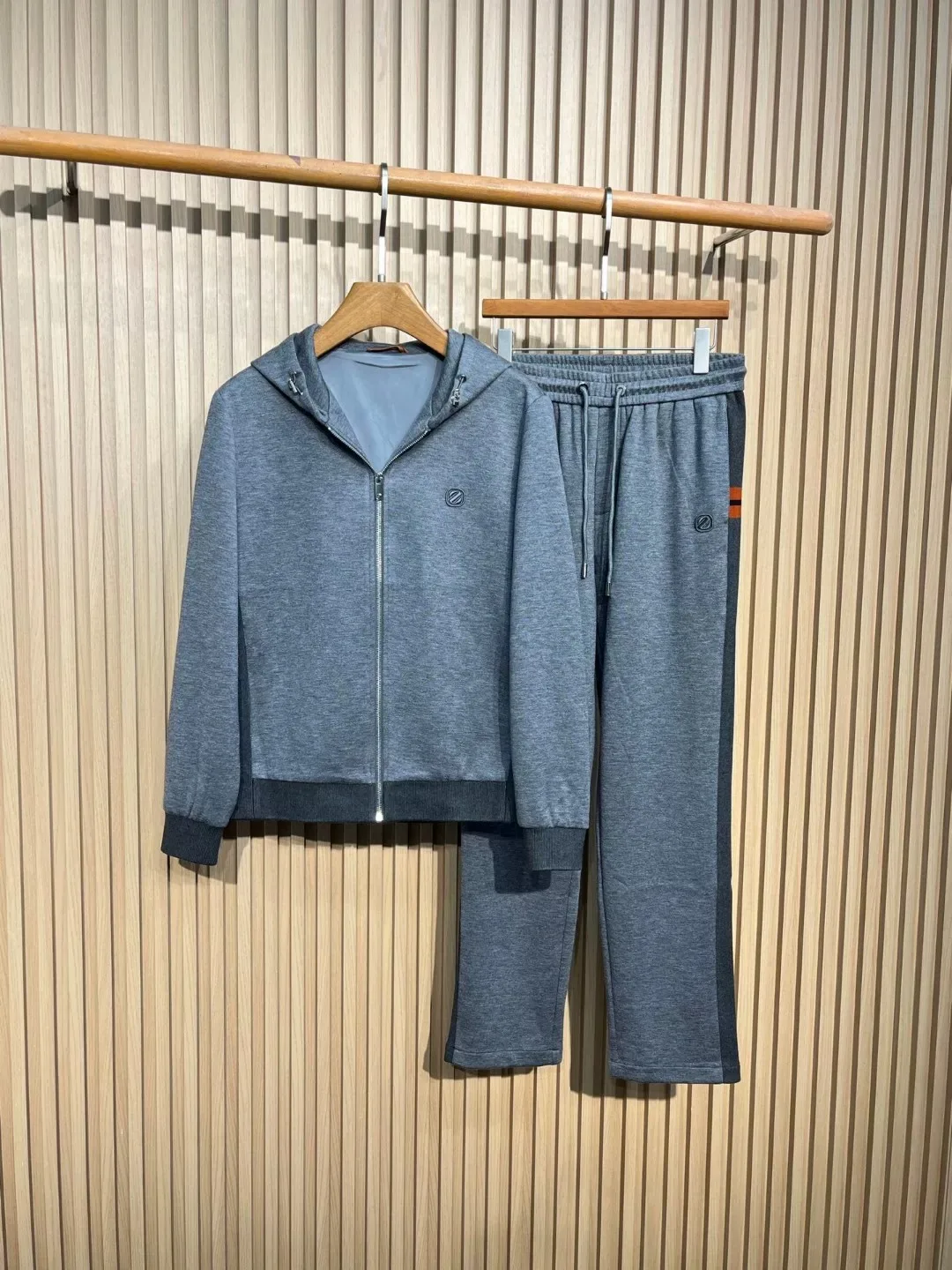 Set sportivo casual da uomo italiano Sle Autunno Inverno Faion Jaet con cappuccio e pantaloni ricamati Abito a due pezzi per giovani