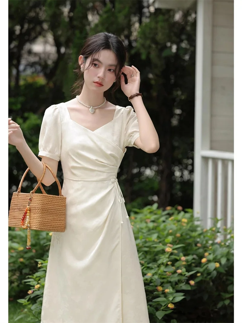 French Square Neck Dress For Women in the Summer of 2025 With loose Relaxed Style Featuring Waist Cinching and Slimming skirt