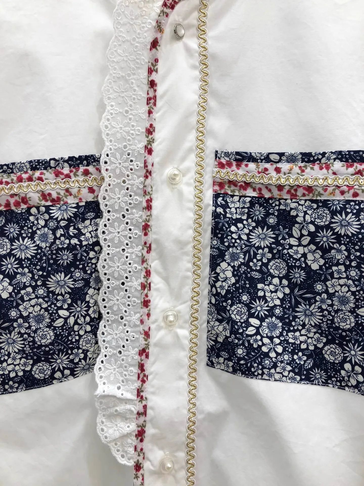 Tops Fashion New Blouses 2026 Spring Women Vintage Floral Prints Pocket Patchwork Flare Sleeve Casual Loose White Shirts Blouse