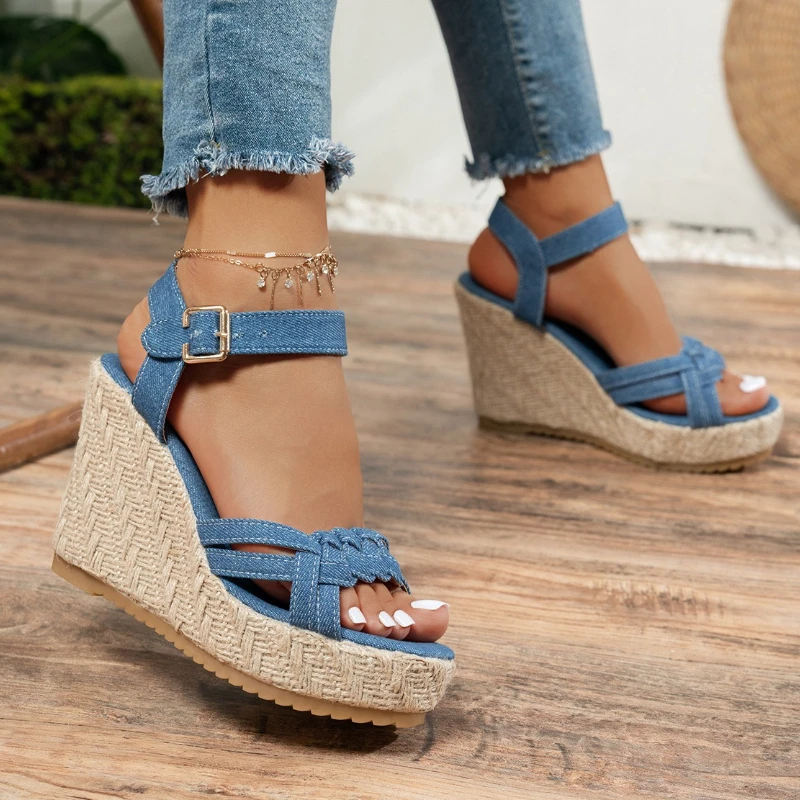 

Сандалии на танкетке 2026: Модные летние плетеные сандалии на платформе больших размеров, на высоком каблуке, с толстой подошвой, в стиле ретро, с открытым носком, женская обувь