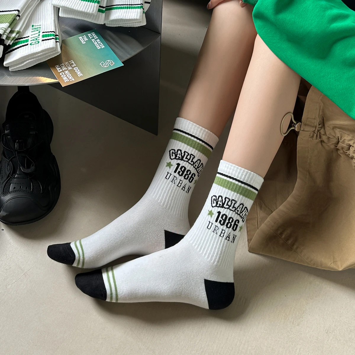 Roupas de tubo com letra R para mulheres, meias elásticas, casual bicicleta, praia de areia, skate coreano feminino, material retrô legal, 3 pares