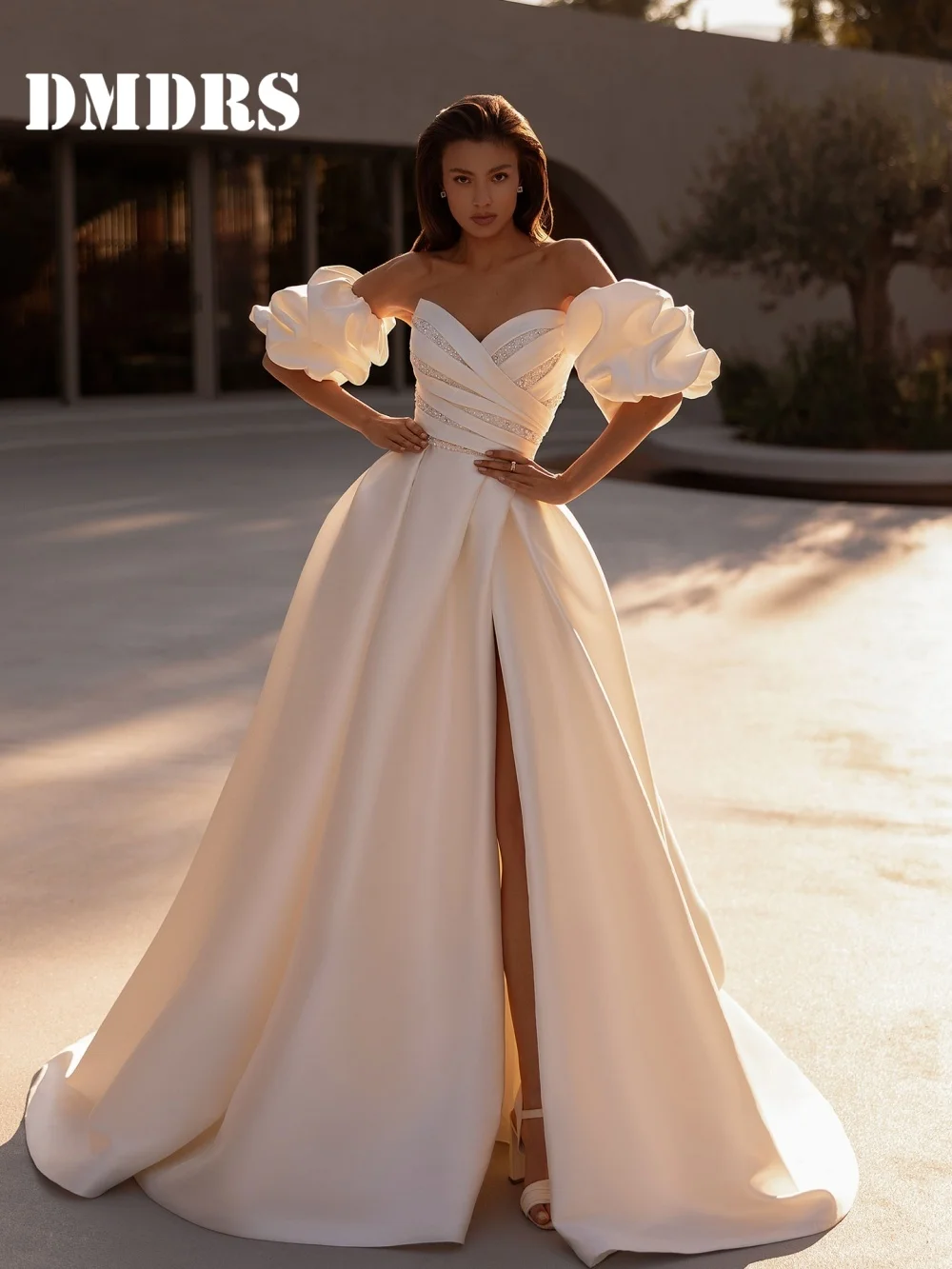 Klasyczne suknie ślubne z rozcięciem na bok Formalne satynowe suknie ślubne Stylowe suknie ślubne do ziemi Vestidos De Novia