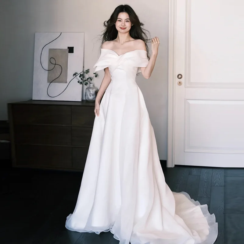 

Off-Shoulder Satin Light Wedding Dress French Bride Simple White Outdoor Gown Elegant Train Engagement Dress