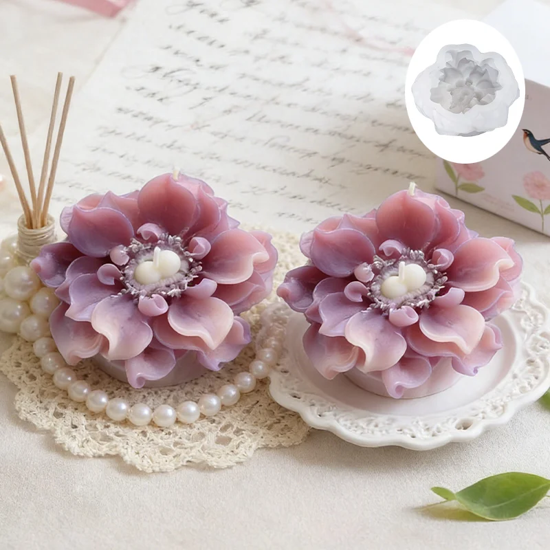 Gradient flower candle mold, easy to pour, perfectly replicating beautiful floral scented candles. Eye-catching for home decor,