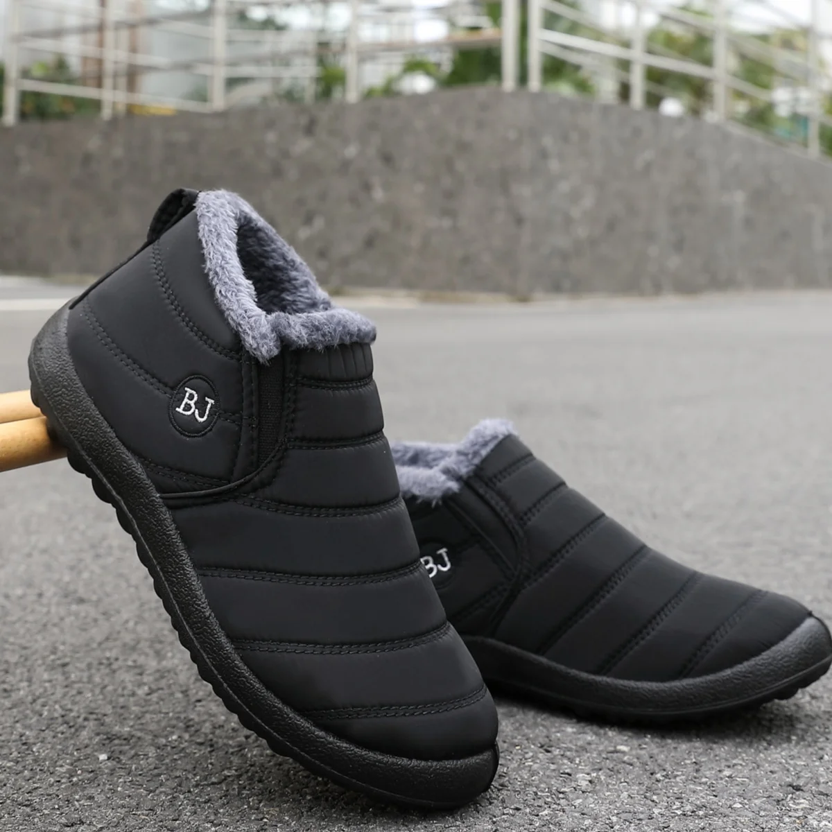 Herren-Slip-On-Stiefeletten: stilvolle, bequeme Winterstiefeletten, die warm, trendig, klassisch und vielseitig sind. – Detail 7