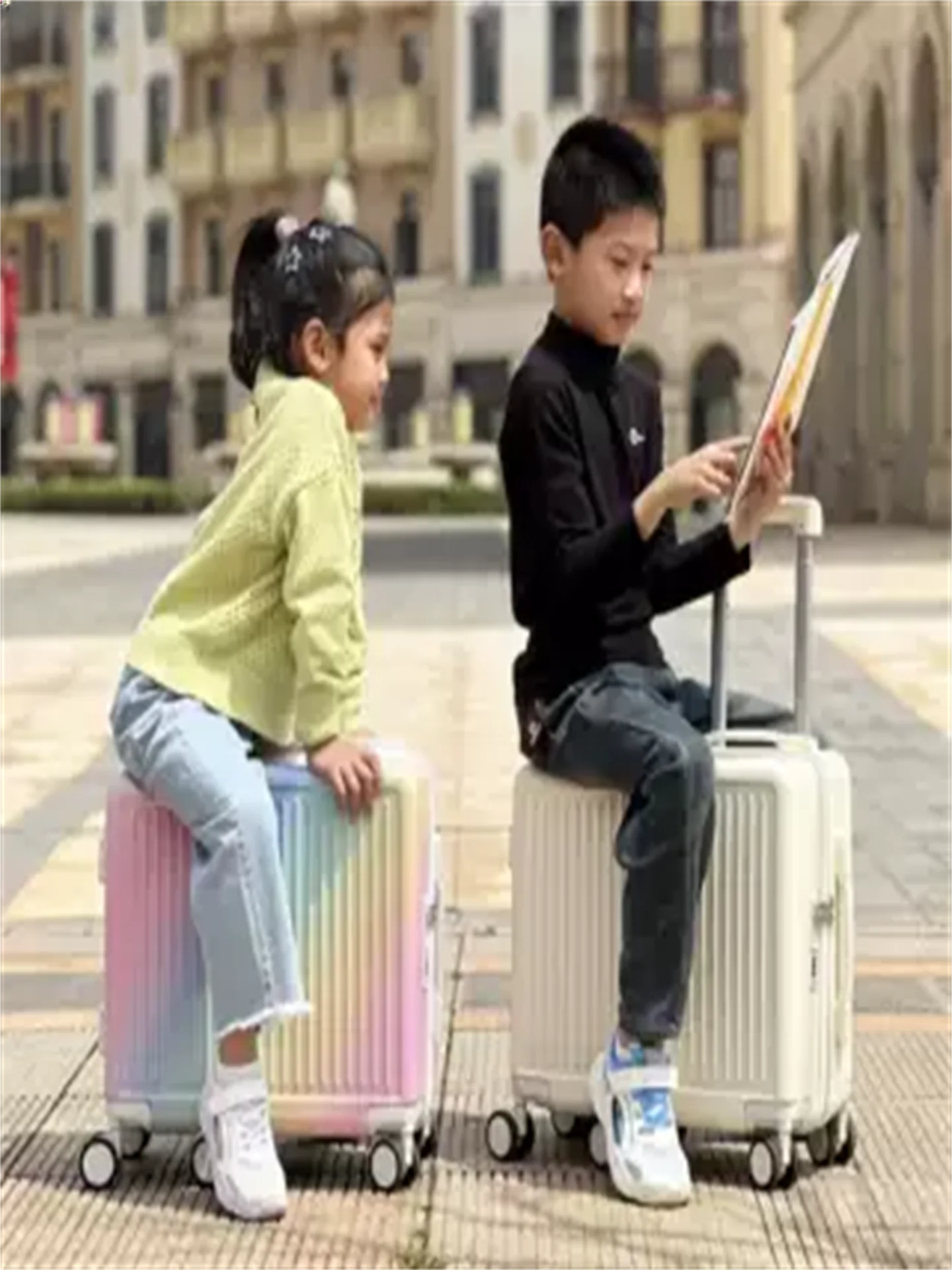 

Children's Carry-On Lage Girls Small Lightweight 20 Inch Travel Suitcase Pull Rod Bag Fun Cartoon Design ABS+PC Material