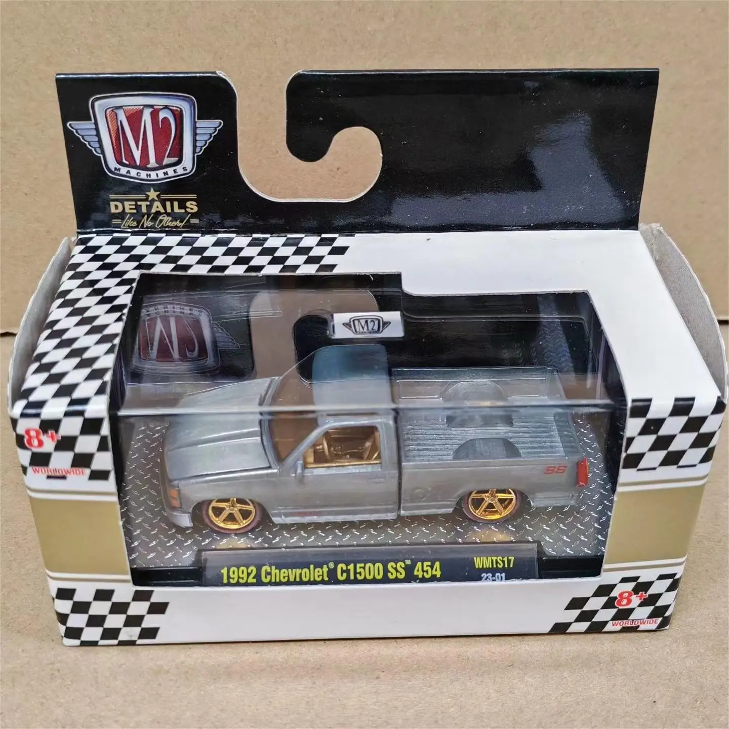 M2 Machines 1/64 1992 C1500 454 WMTS7 Gold Hub Varnish Die-cast alloy car model collection display child gift