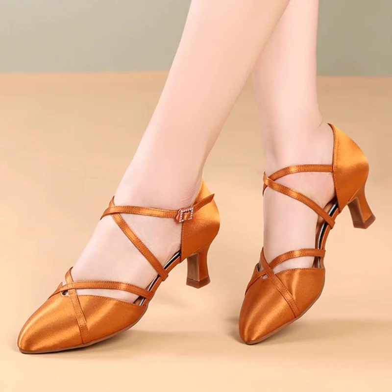 

Женская обувь для латинских танцев, сальса, танго, бальных вечеринок, женские туфли на высоком каблуке, приятные для кожи атласные черные уличные спортивные туфли для танцев