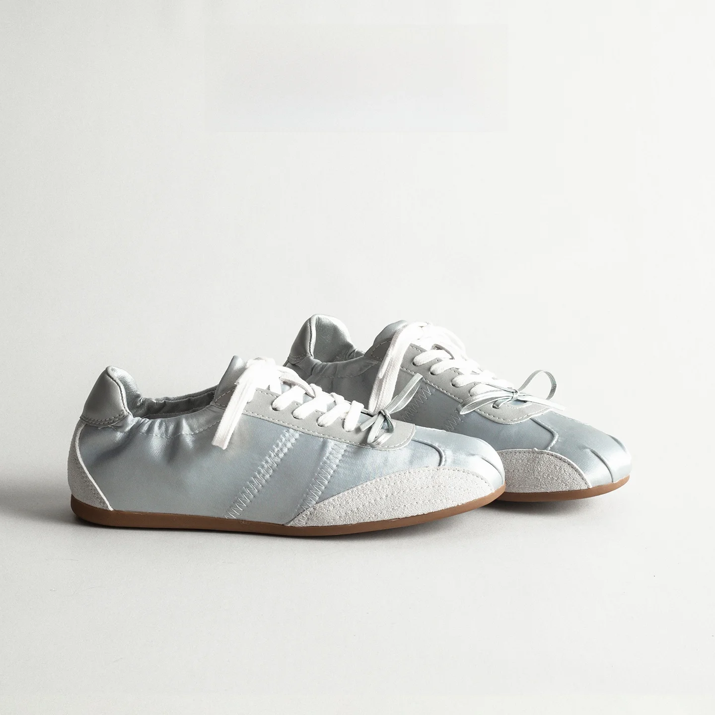 chaussures-basses-decontractees-en-cuir-veritable-et-soie-style-retro-pour-femme-nouvelle-collection-2026-avec-nœud-rehaussantes-sportives-a-bout-rond