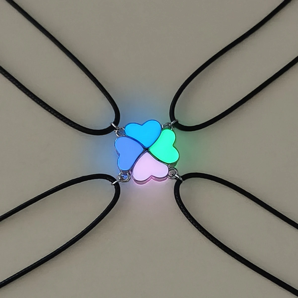 ATLVXJL 4 piezas trébol luminoso de cuatro hojas buen amigo hermana hermano parejas crecen en la oscuridad conjunto de joyería Pe