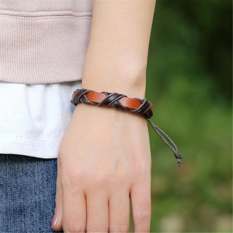 Fashionable Sturdy PU Leather Bangle for Trendsetters and Retro Styles Lovers