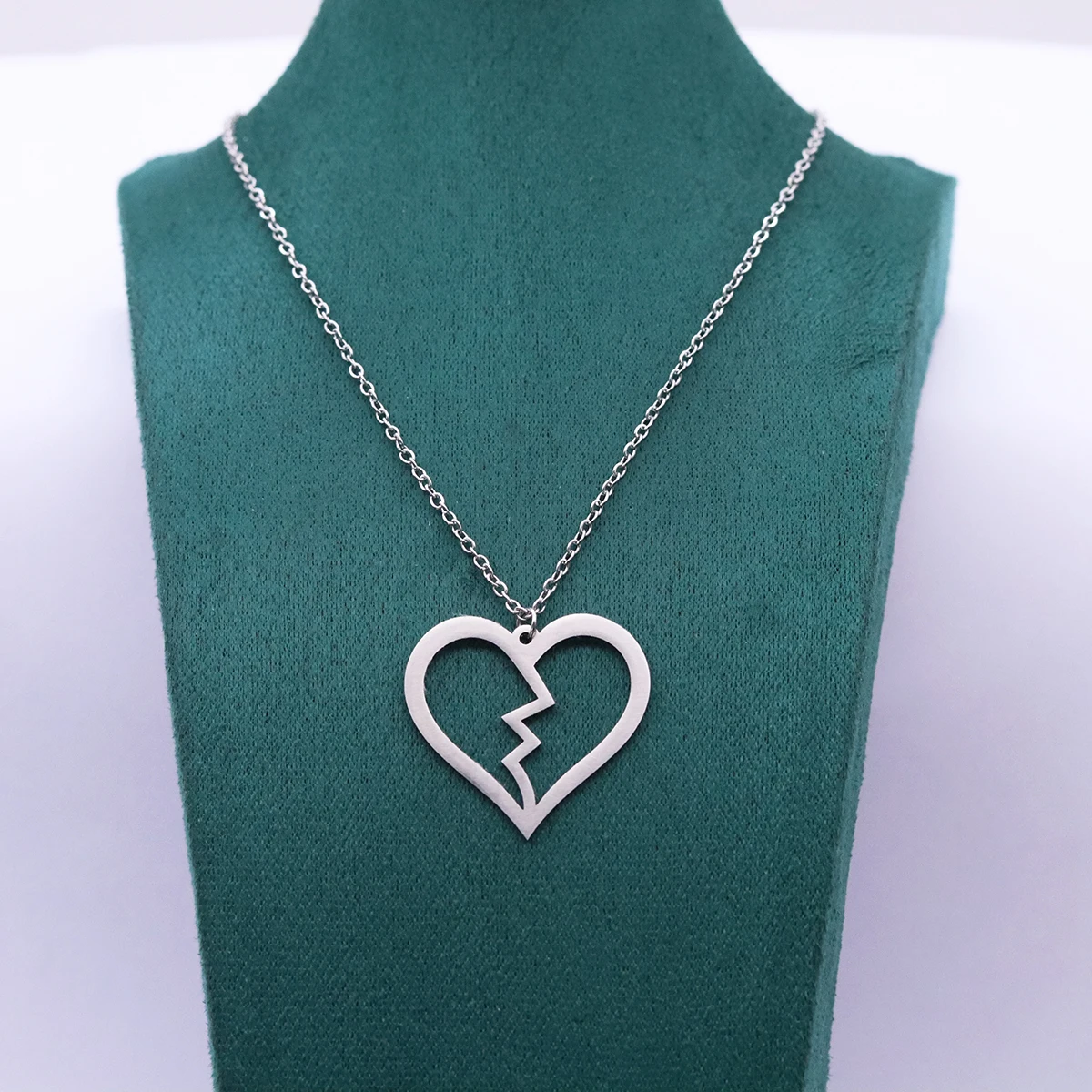 New Stylish Broken Heart Necklaces For Women Stainless Steel Gold Color Crack Love Pendant Necklace Holiday Jewelry Accessory