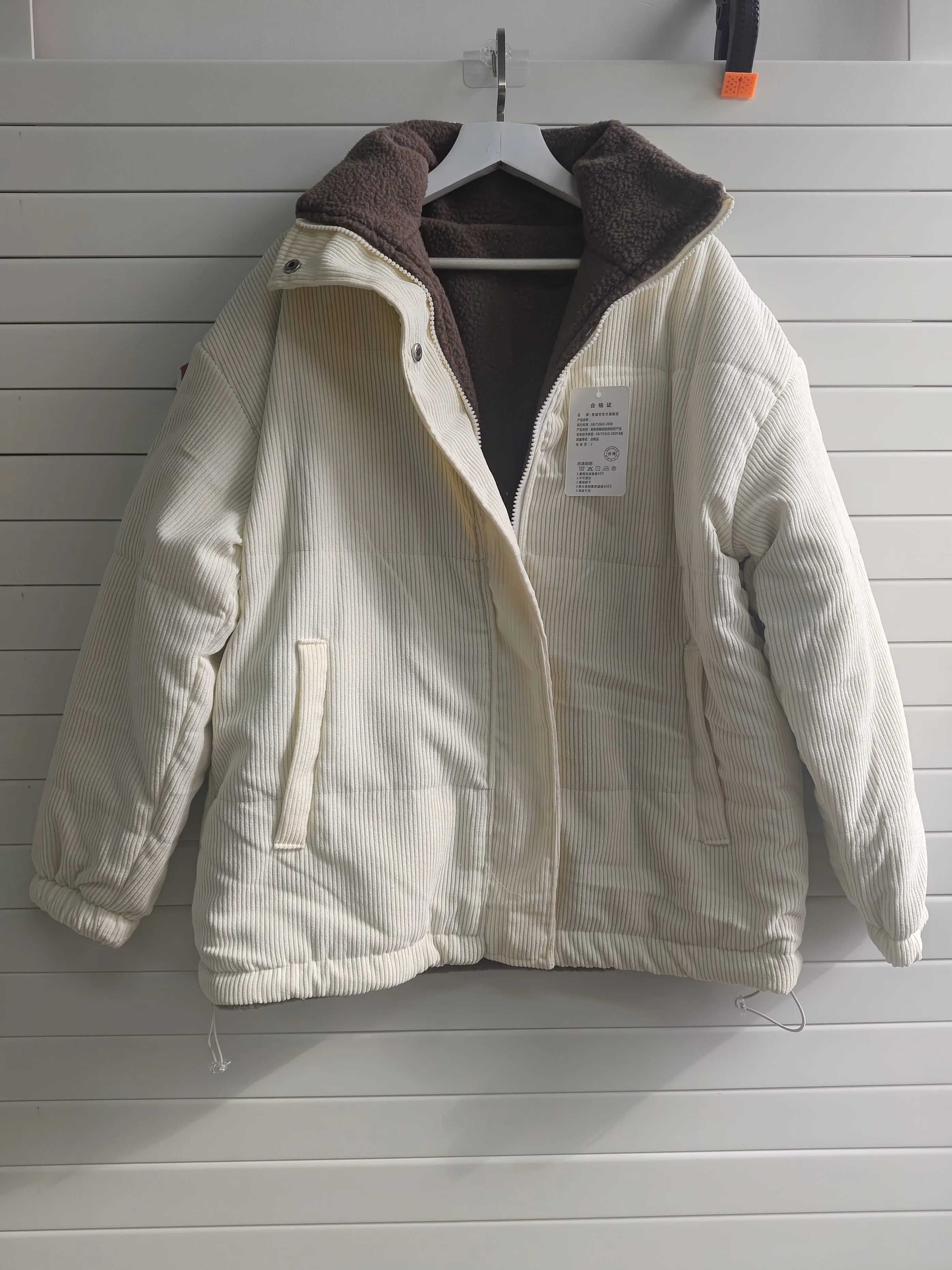 سروال قصير سترة معطف المرأة 2025 جديد الخريف الشتاء خمر سميكة الدافئة صوف الضأن القطن سترات معطف فضفاض على الوجهين ملابس خارجية