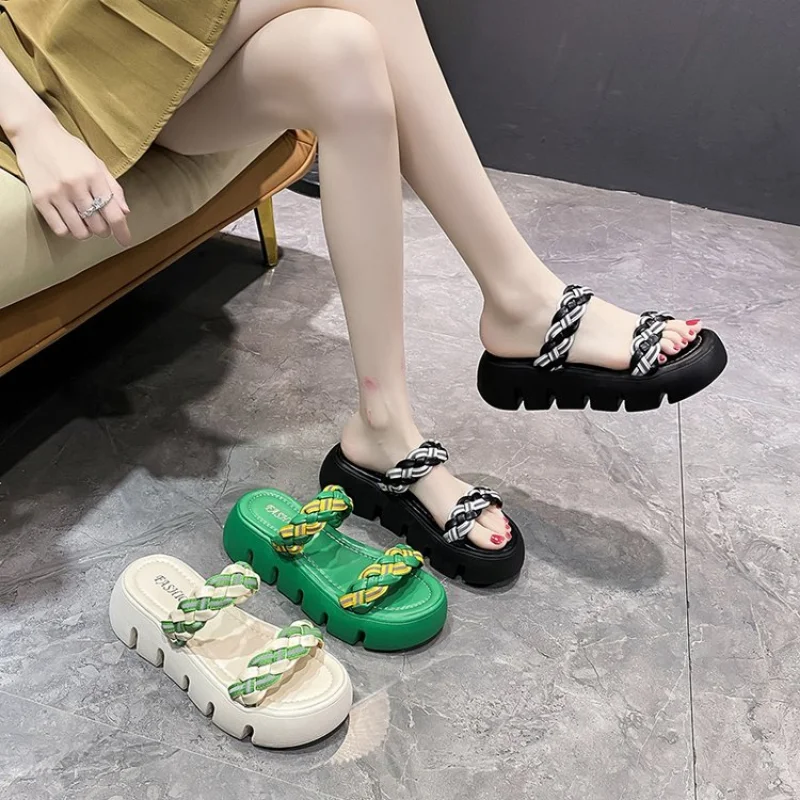 2023 Round Head Open Toe Middle Heel Thick Sole Women's Slippers Fashion Comfortable Simple Style Women Sandals Pine Cake Sole