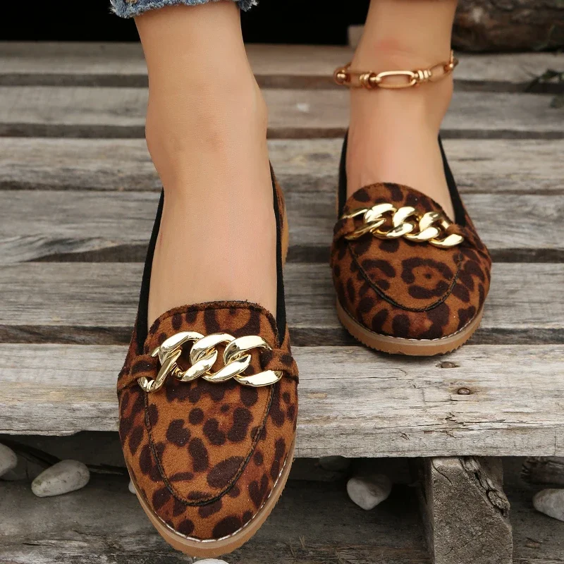 Europe America 2023 Hot Sales Fashion Leopard Print Flat Shoes Women's Metal Chain Loafers Breathable Casual Sneakers for Women