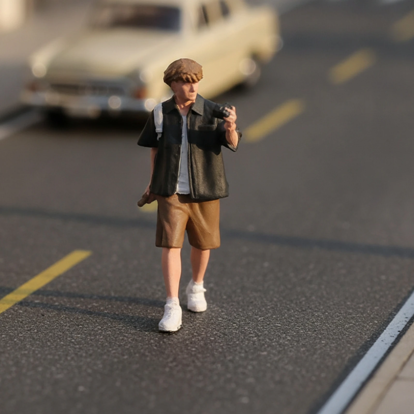 Miniature Figure Standing Figure with Backpack Miniature People White Mini People Exquisite for Hobbyists, Dioramas
