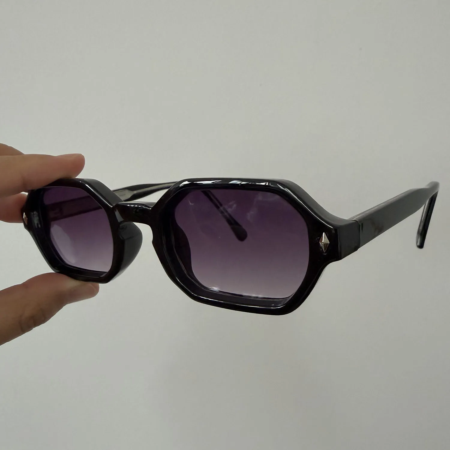 Klassieke klinknagel kleine frame vintage zeshoekige zonnebril dames voor heren mannelijke zonnebril luxe merkontwerper populaire punkzonnebril