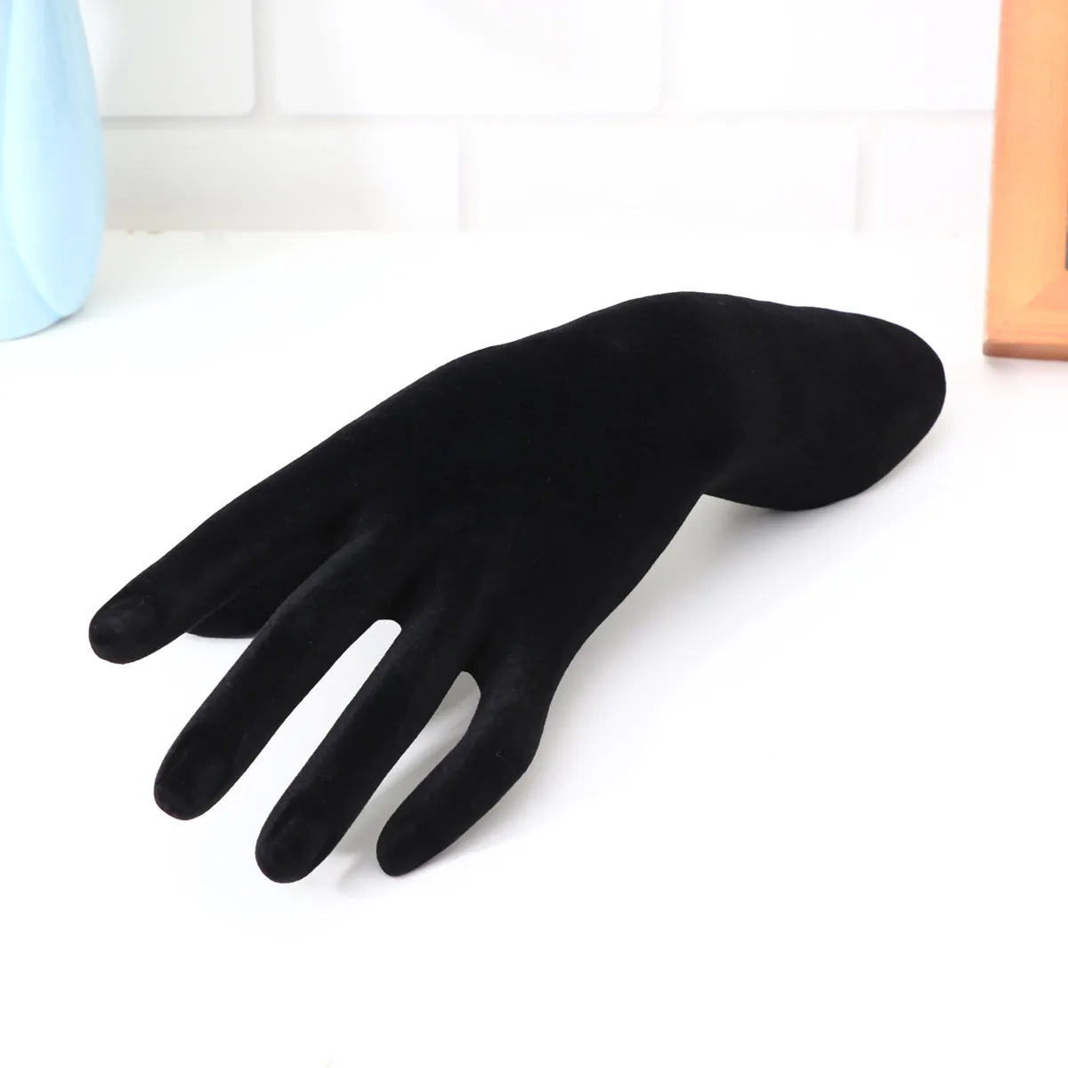

1 Piece Resin Bracelet Display Stand Black Flannel Jewelry Organizer Rack Elegant Hand Shape Design for Home Jewelry Store