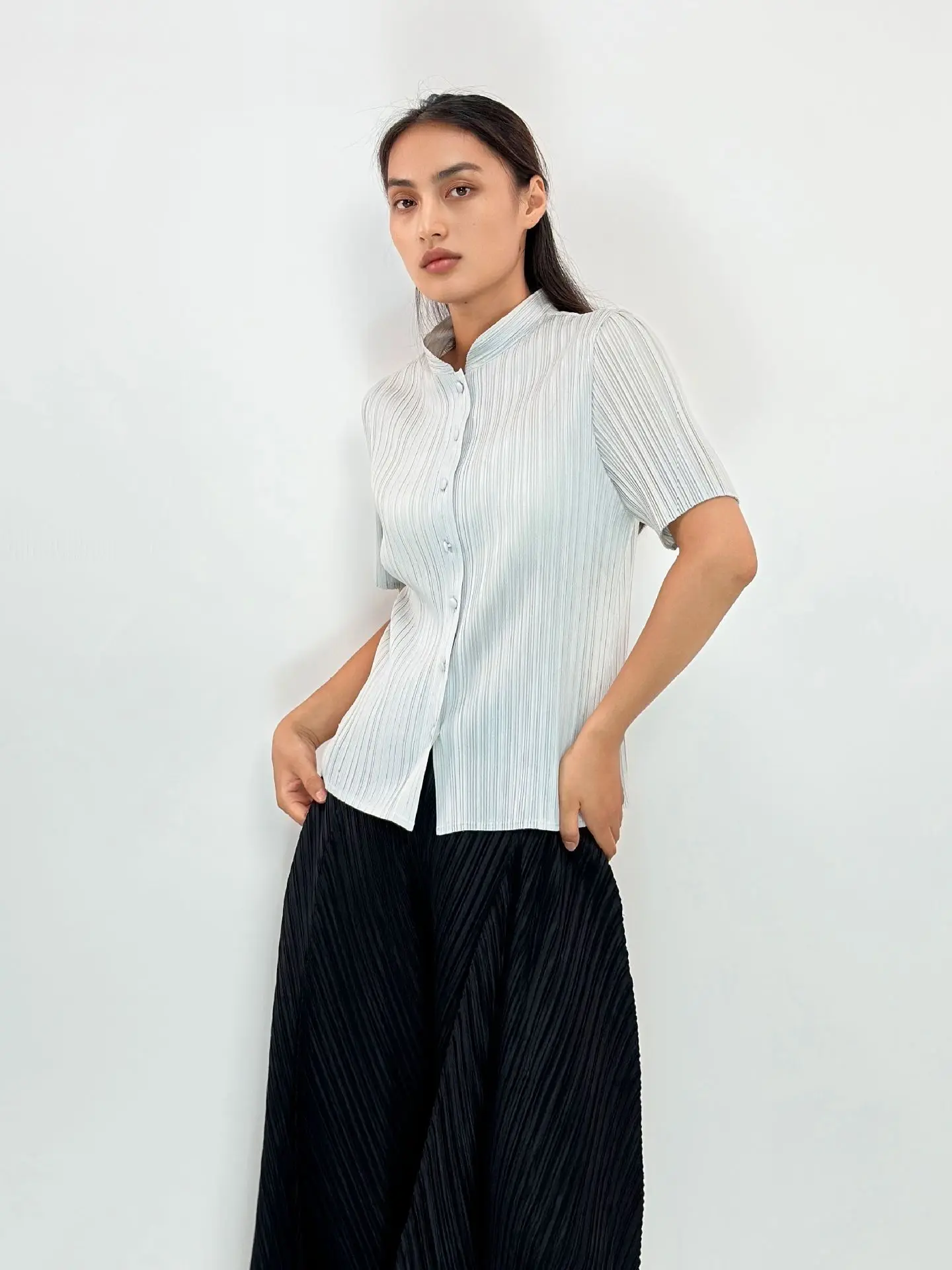 เสื้อเชิ้ตผู้หญิงลำลอง สีพื้น ปกคอปก แขนสั้น ติดกระดุมแถวเดียว ผ้าระบายอากาศได้ดี สวมใส่สบาย แฟชั่น