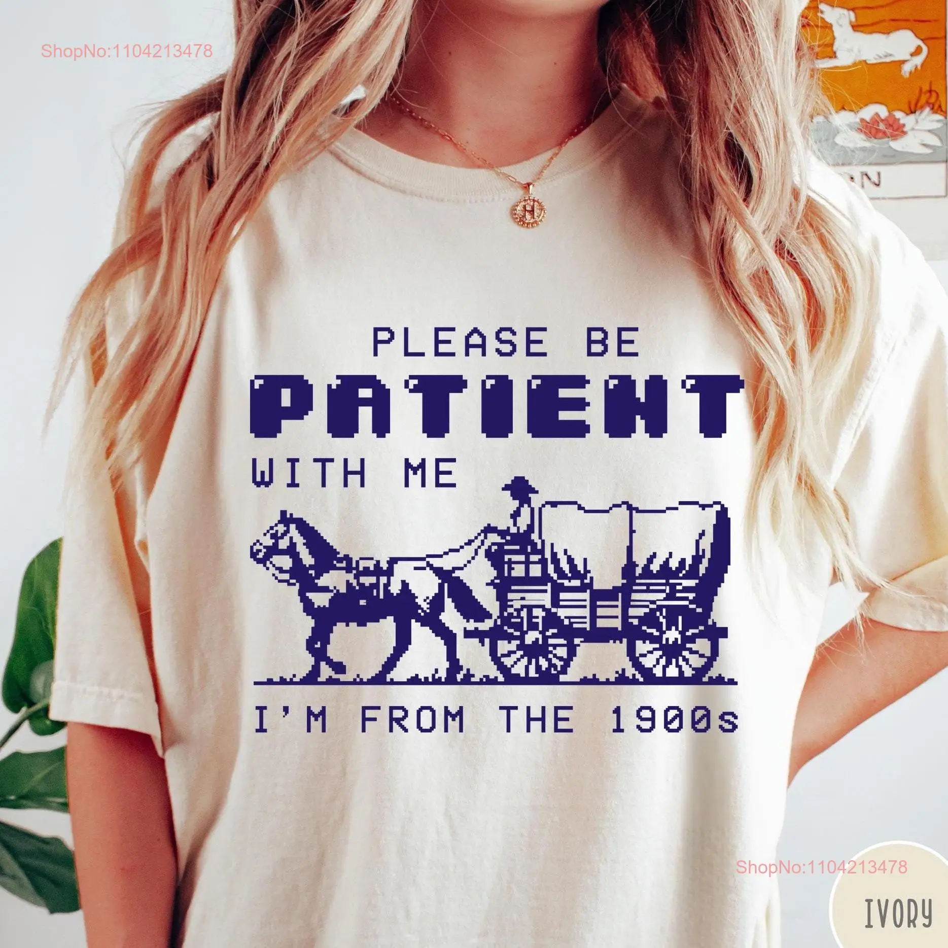 Bitte seien Sie geduldig mit mir, ich bin aus den Komfortfarben der 1900er Jahren. T-Shirt. Lustiges Geburtstagsgeschenk. Mama, Papa, Großeltern
