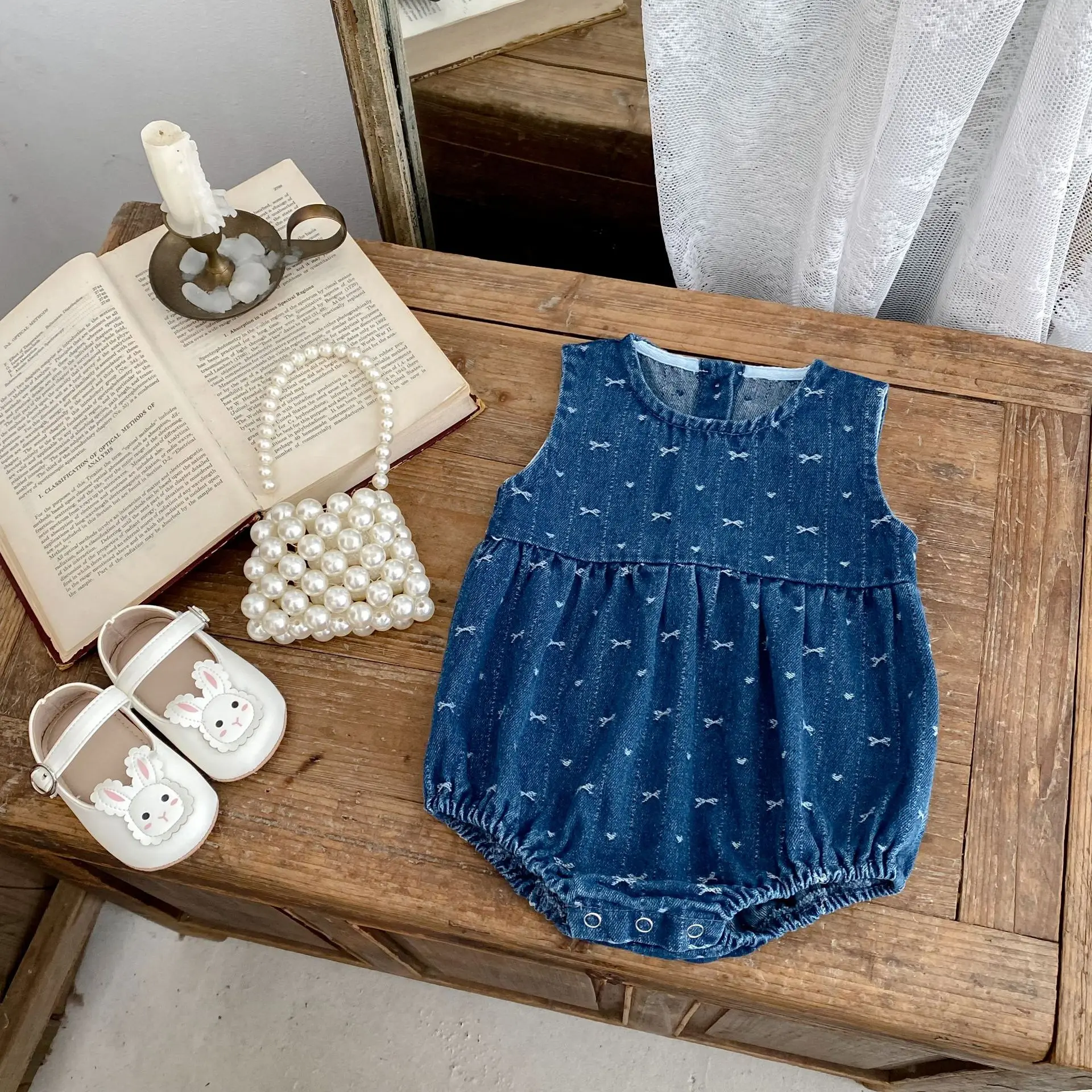 

Fall 2025 Baby Girls Denim Overalls Romper with Bow & Heart Jacquard Pattern Sleeveless Fashionable Infant Toddler Clothing