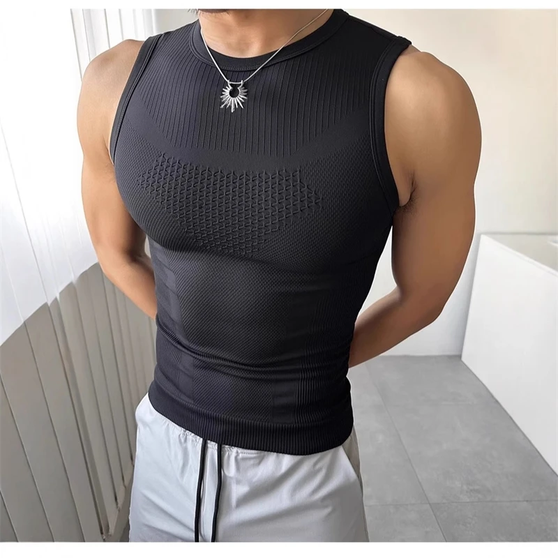 

Summer Men's Sleeveless Vest Gym Workout Tank Top Breathable Quick-Dry Moisture-Wicking Outdoor Fitted Shirt High-Stretch Tank