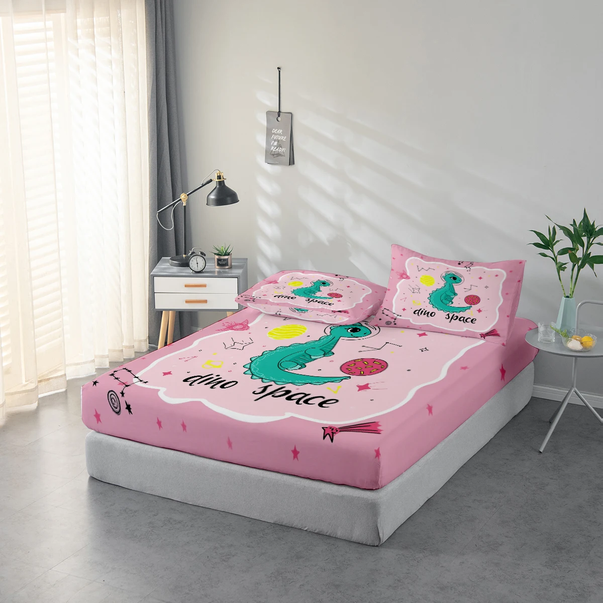 Dino Space Printed Pattern Bed Sheet Set, Mattress Protector and Pillowcase Combination, High-Definition Printed Bed Sheet Set Includes 1 Fitted Sheet + 1 or 2 Pillowcases (60*100cm and 72*132cm Are 1 Pillowcase, the Rest of the Sizes Are 2 Pillowcases), Suitable for Bedroom and Guest Room, Ultra-Soft Polyester Bedding, Machine Washable, Can Be Used in All Seasons