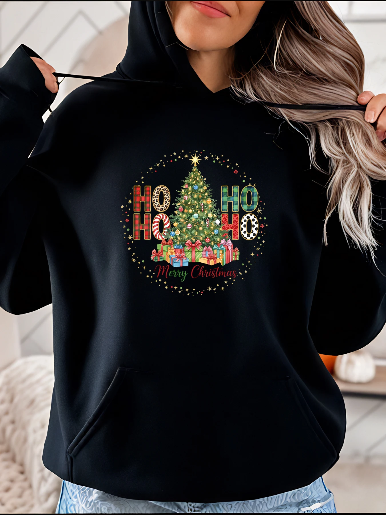 Bluza z kapturem z nadrukiem choinki i napisem Ho Ho Ho, swobodny świąteczny wzór, damski strój zimowy