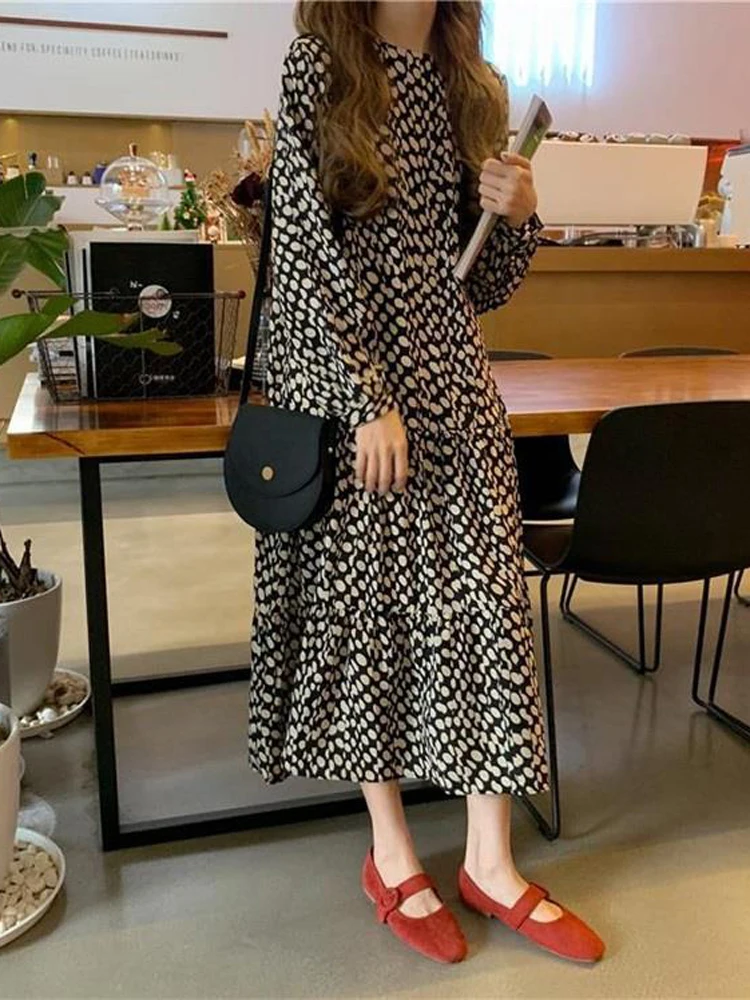 long Sleeve Dress 2023 Spring New Korean Style Loose round Neck Polka Dot Wide Hem Skirt