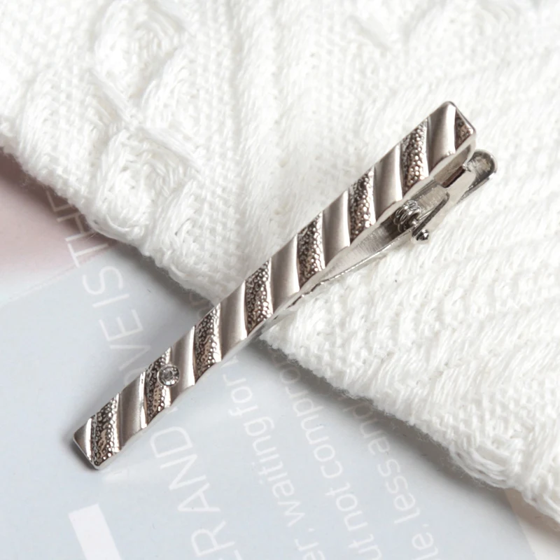 Męska klips do krawata, metalowa, prosty, z zapięciem na szpilkę, praktyczny, do garnituru biznesowego, garnituru ślubnego, akcesoria do krawata.