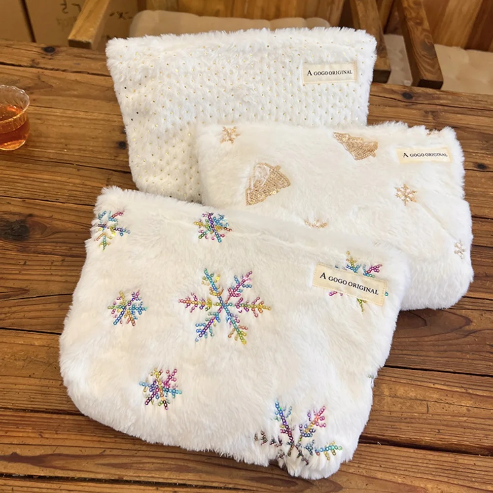 

Плюшевая косметичка для женщин на Рождество с блестками, снежинками, рождественской елкой, большая вместимость, подарки для вечеринок для друзей и девочек