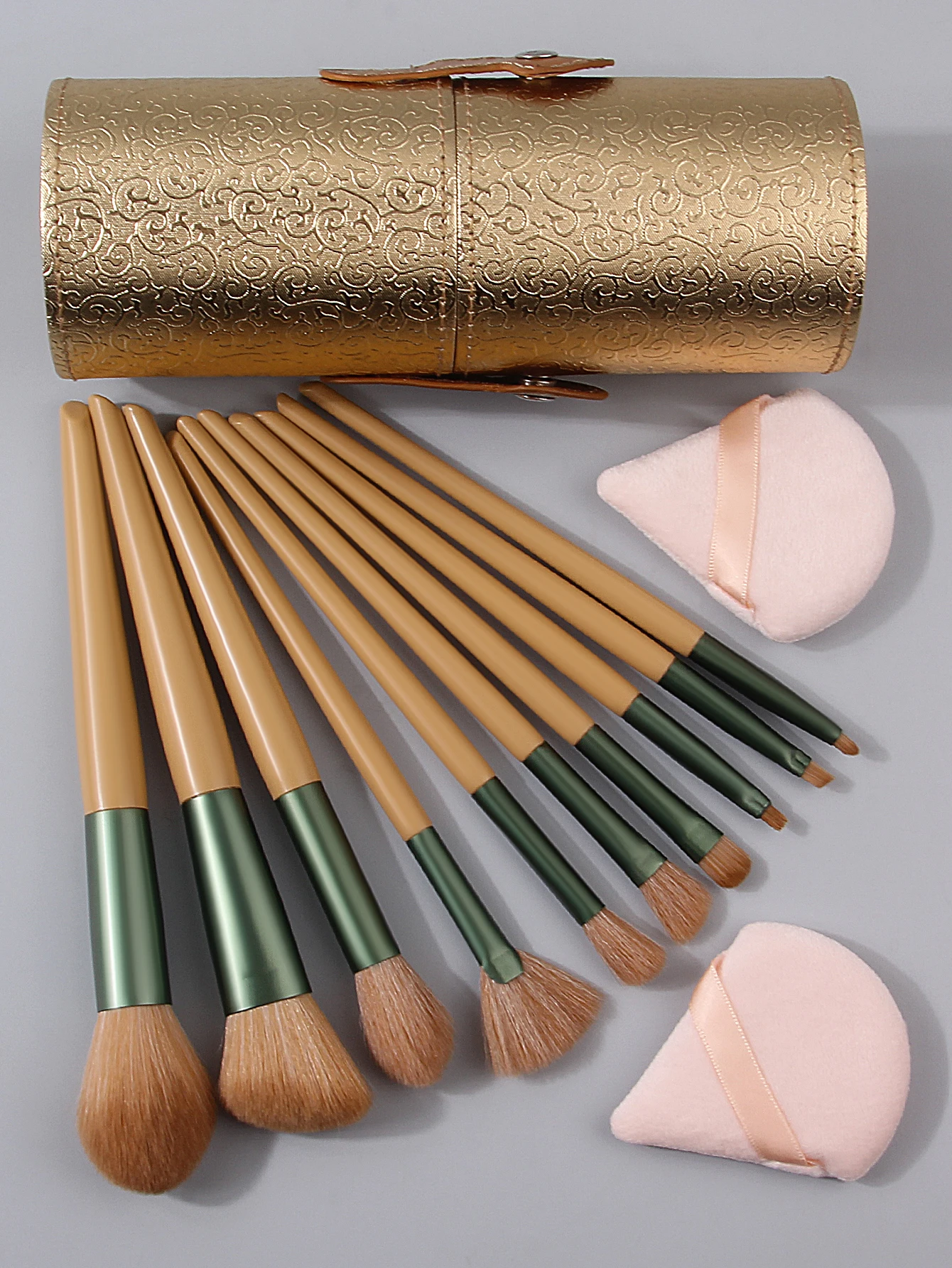 Beginner's Guide 10pcs Makeup brush set,2 triangular powder puffs & a large-capacity storage bucket portable travel beauty tools