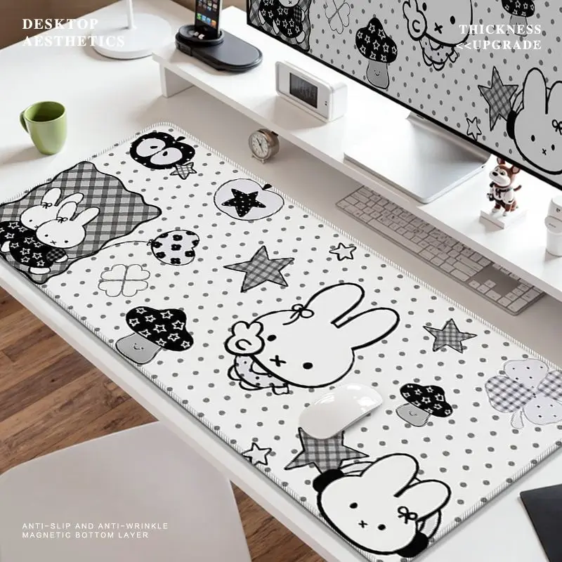 Image of Miffy Schwarz-Weiß Übergroßes Mauspad Niedliches Cartoon-Schreibtischpad Großes Tastaturpad für Büro Gaming & Wohnheim Rutschfeste Weiche Oberfläche