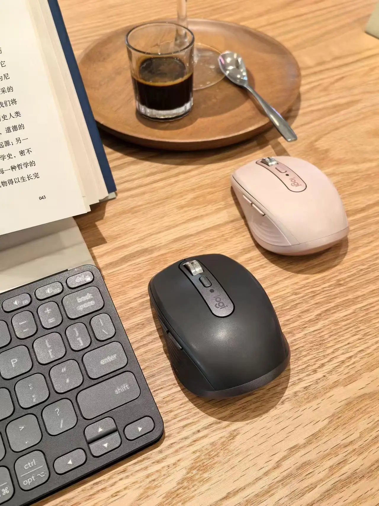 

Logitech MX Anywhere 3S: Bluetooth+Logi Bolt dual connection, safe and stable connection without interference