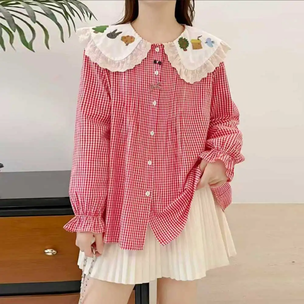 Japanische Mori Mädchen Vintage Plaid Cartoon Stickerei Patchwork Baumwolle Shirts Frauen Y2K Nette Peter Pan Kragen Langarm Bluse