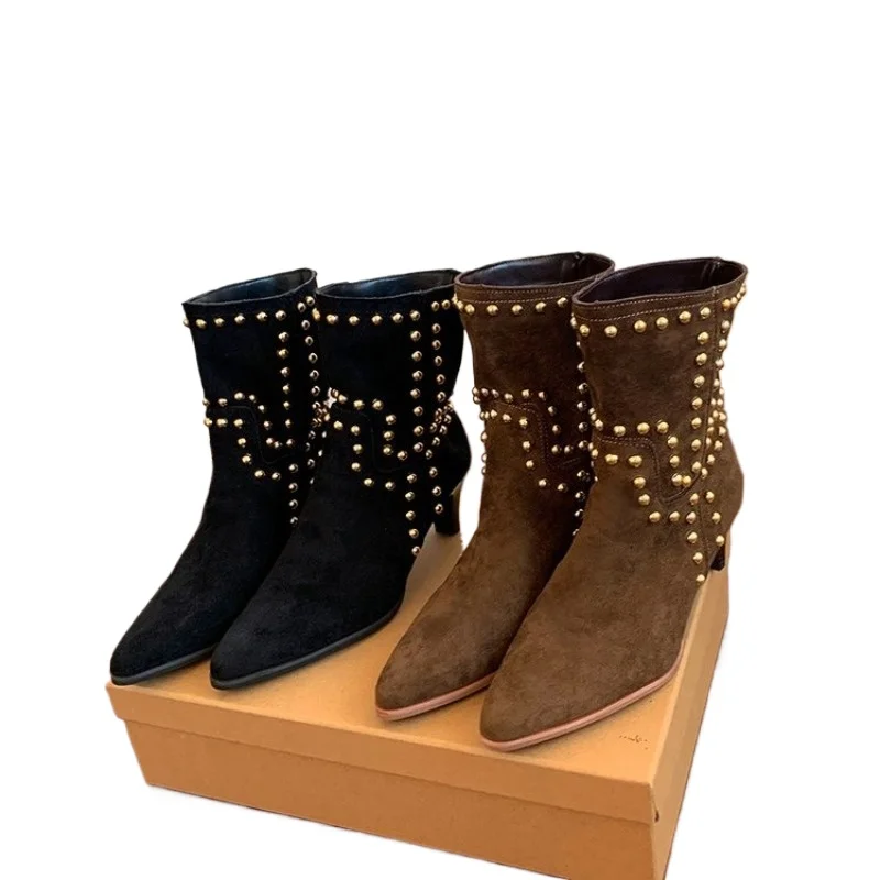 Bottes courtes à talons hauts pour femmes en 2025, nouvelles bottes d'automne de grande taille à talons fins et pointus à rivets français de couleur unie pour femmes