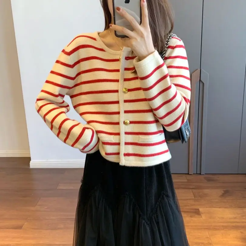 Original Niche Design Gold Buckle Striped Knitted Cardigan Women\'s Outerwear New Knitted Sweater Jacket Long Sleeved Top Trendy