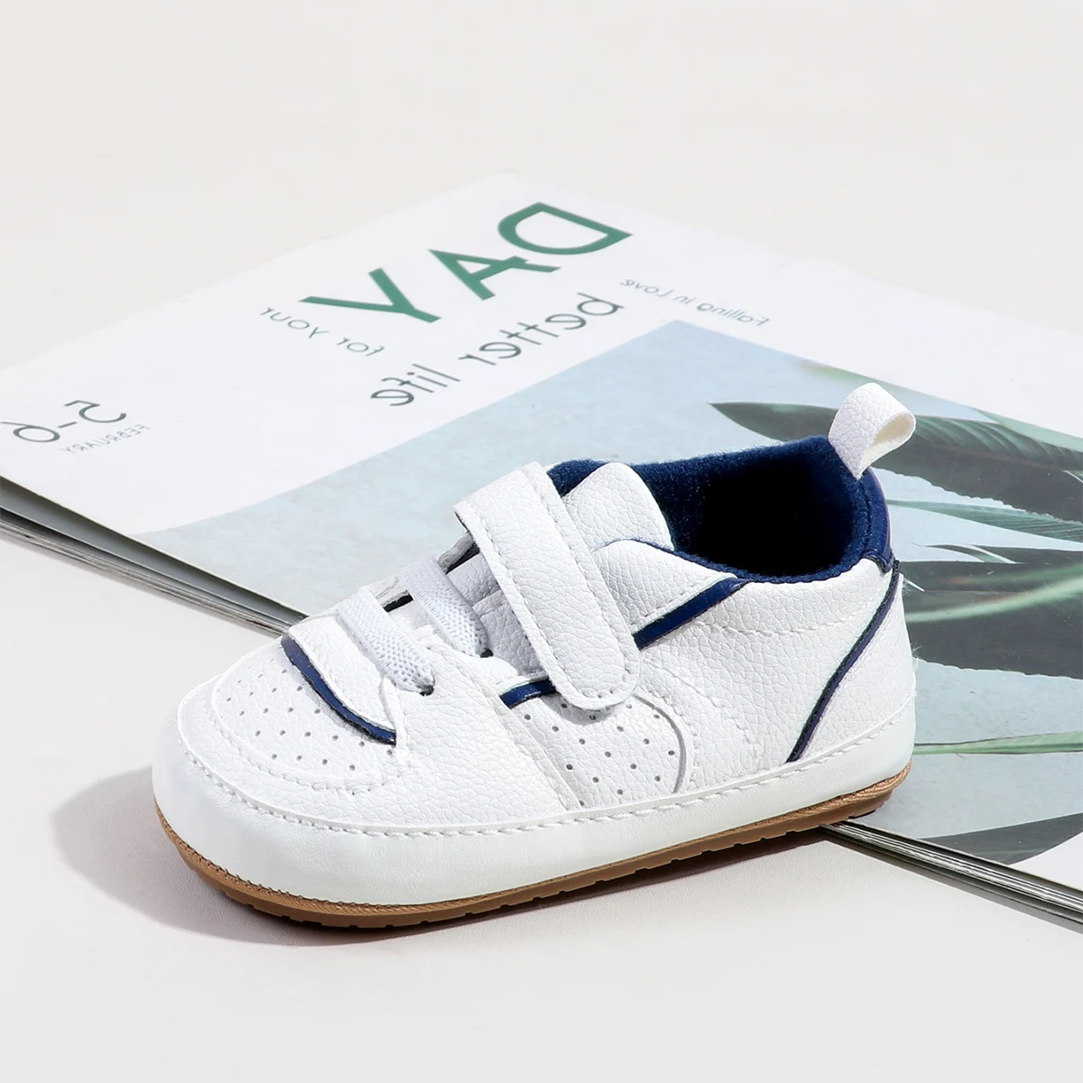 

2025 детские кроссовки на весну и осень, детская обувь унисекс для первых прогулок для малышей с модным дизайном, удобная подошва из искусственной кожи TPR