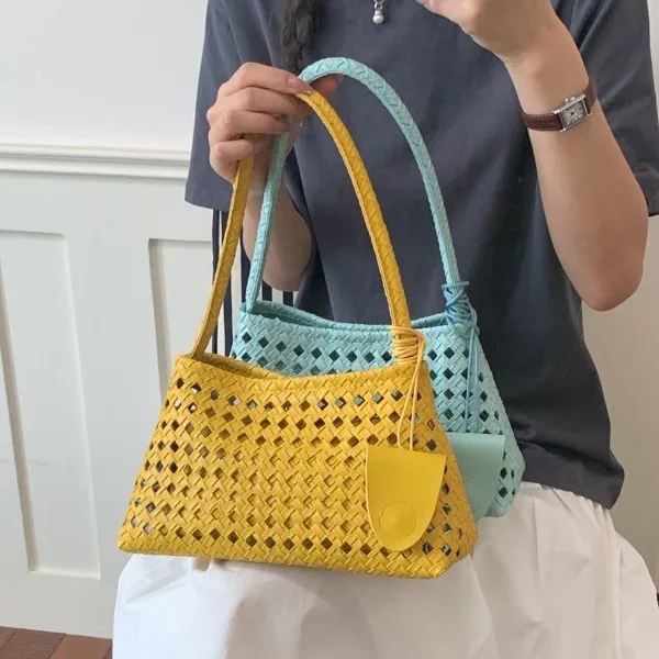 

Summer Hollowed-Out Woven Shoulder Bag for Women 2026 Summer New Large Capacity Seaside Vacation Beach Bag Handbags and Purses