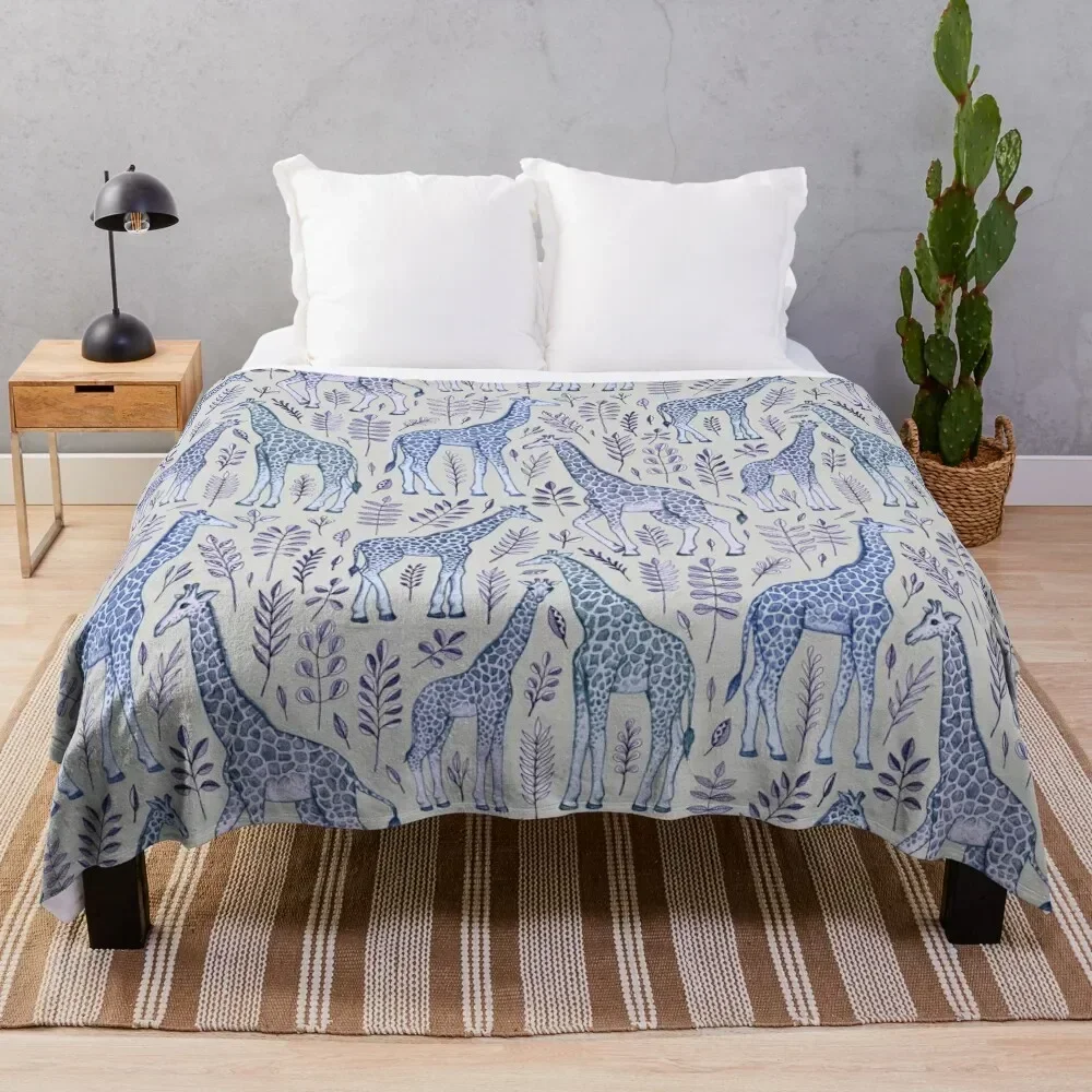 

Blue Giraffe Pattern Throw Blanket All Season Lightweight Soft Blanket for Bed