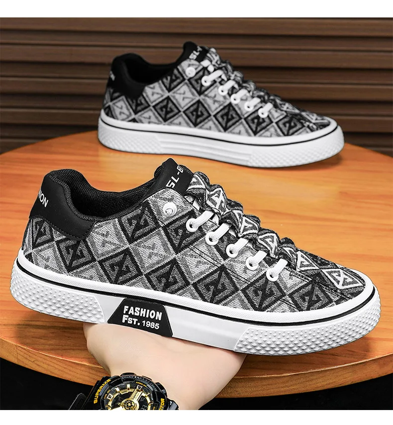 

2025 new trendy, versatile, breathable and casual canvas shoes for men, round-toed, low-top, flat men's board shoes, trendy shoe
