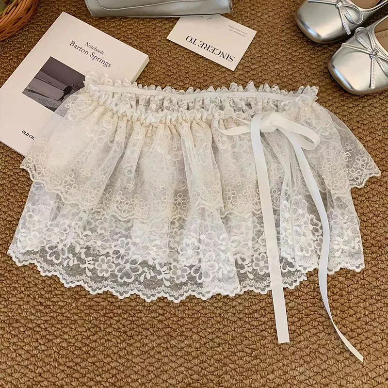 Koreanische Mode: Unregelmäßiger Damenrock mit Spitze, weißen Blumen und Mesh – Sommer-Halbrock mit dekorativem Saum für Jeans – Detail 9