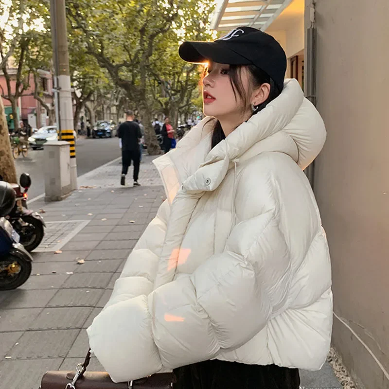 

Теплая женская пуховая хлопковая куртка высокого качества с капюшоном, пальто, новинка 2025 года, модные зимние однотонные свободные модные женские топы