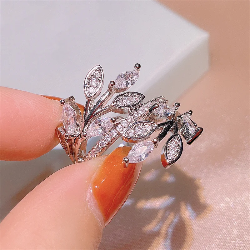 Huitan 2022 New Design Leaf Branch Design Female Finger Ring Luxury Cubic Zirconia Wedding Rings for Women Party Fashion Jewelry