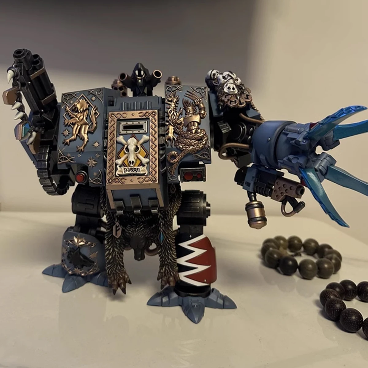 JOYTOY Warhammer 40K Space Wolves 액션 피규어 1/18 Bjorn The Fell-Handed 공동 이동식 입상 컬렉션 모델 동상 완구