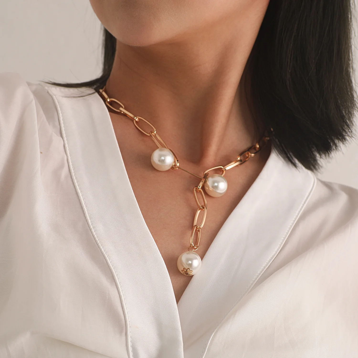 Lock-shaped thick chain pearl ring buckle pendant necklace female, personalized punk exaggerated fashion necklace
