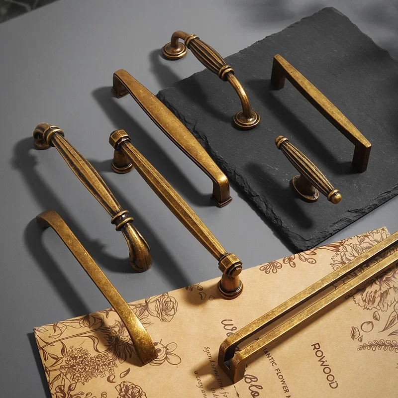 Antique brass cabinet door handle zinc alloy vintage-style cabinet and wardrobe pull,single-hole drawer knob furniture hardware