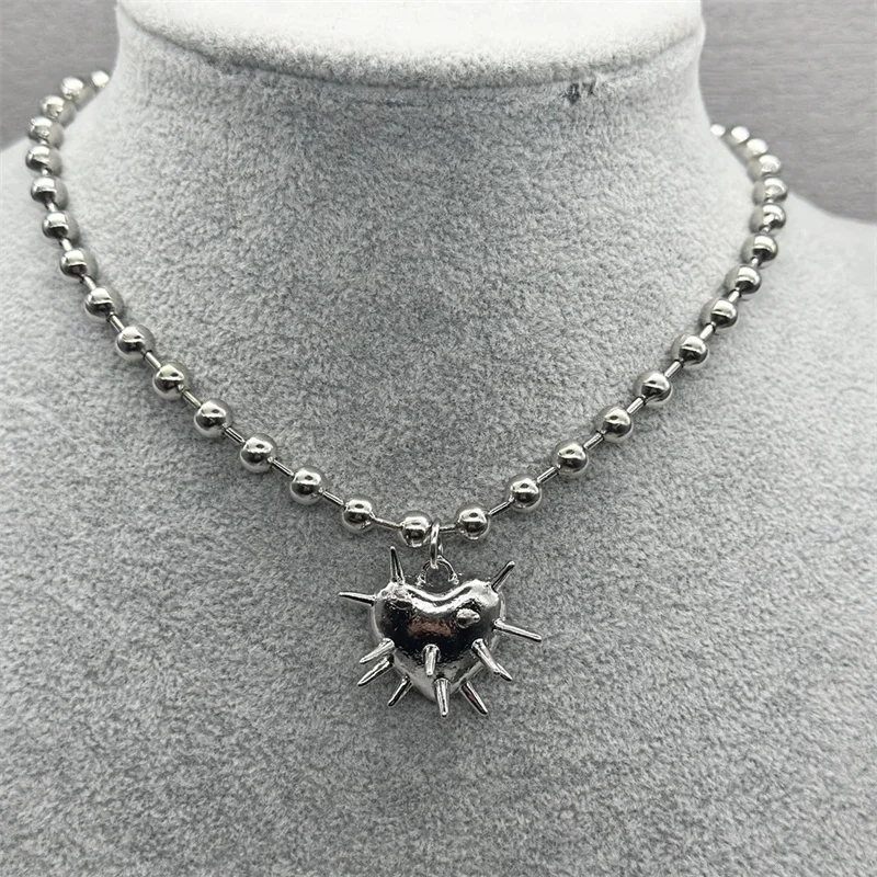 Gunge estético 6mm cuentas bola cadena Flail dijes gargantilla collar para hombres mujeres Y2K Spikey corazón collar corto joyería Punk