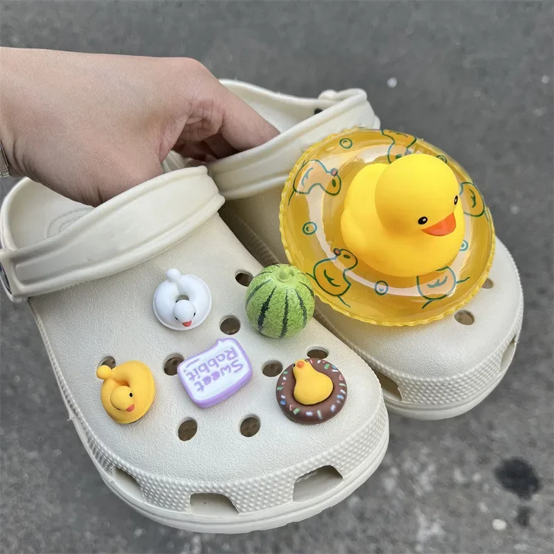 Ensemble complet de breloques de chaussures de bricolage pour petit canard jaune, breloques de chaussures trouées, décoration de chaussure de